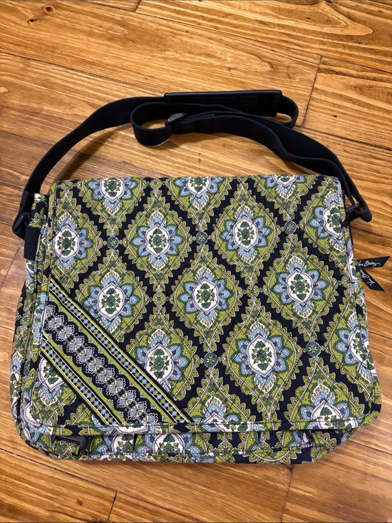 Vera Bradley Handbags - Vintage Vera Bradley Messenger Bag in Cambridge Pattern, in excellent condition